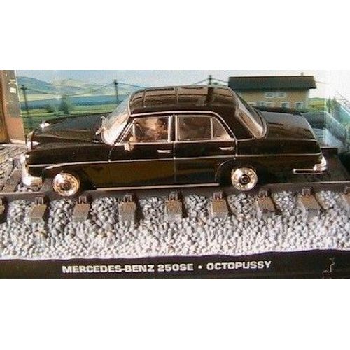 Mercedes-Benz 250se Octopussy Bond 1/43 Universal Hobbies-Universal Hobbies