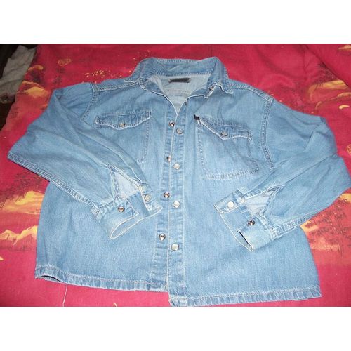 Chemise De Bouche À Oreille