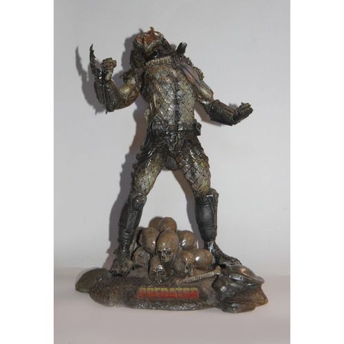 Predator Dark Horse Limited Bowen Rare Resin  13"