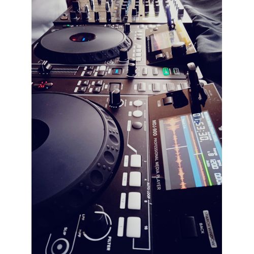 Régie DJ complète, 4 platines Gemini MDJ900 et table de mixage Reloop RMX60