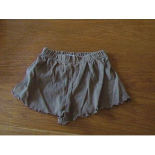 Short Vert Kaki Taille 8 Ans Tres Bon Etat