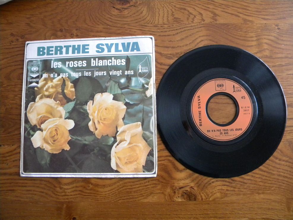 LES ROSES BLANCHES - (1ERE POCHETTE) - Vinyle | Rakuten