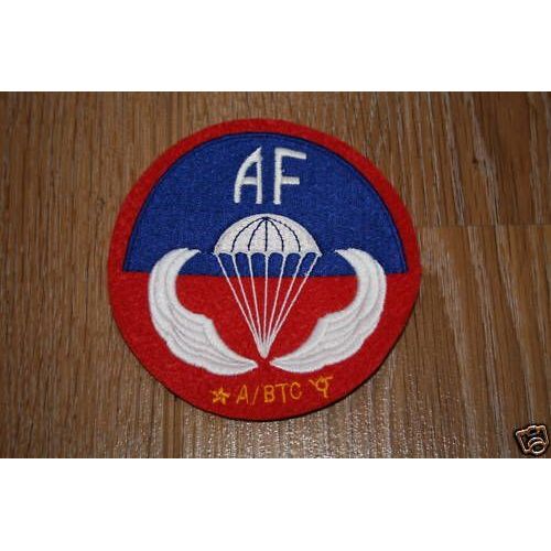 Insigne Tissu De Poitrine  Entrainement De Parachutiste En Sicile De La 82 Eme Airborne Brode Sur Feutre