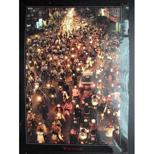 Vietnam...Traffic James..Un Traffic Intense..Phot. Peter Winter.