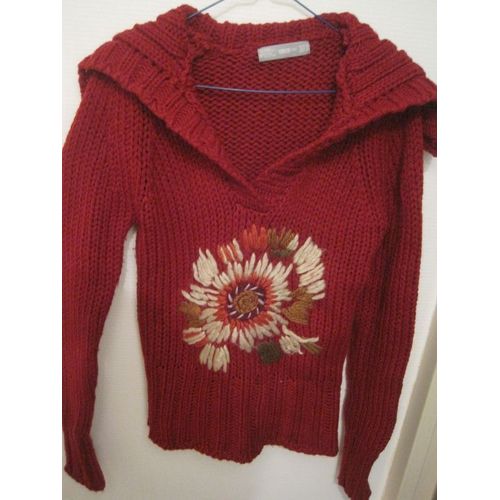 Pull Zara Rouge Avec Motif, Col V, En Pure Laine