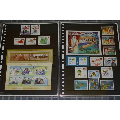 Collection De 28 Timbres Bahrein Dans Collecteur Blisterisé