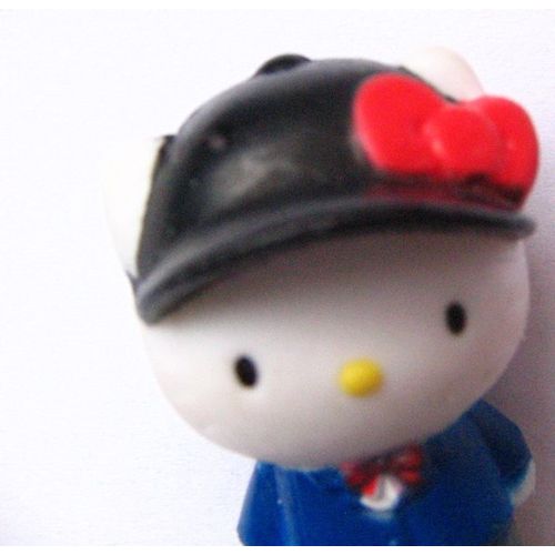 Mini Figurine Hello Kitty Avec Casquette Et Uniforme Ramenée Du Japon