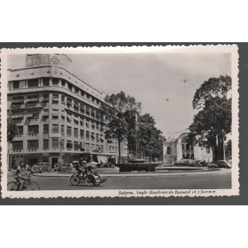 Cpsm Saigon (Viet-Nam) Angle Boulevard Bonard Et Charner
