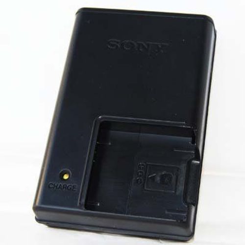 Sony  BC-CSKA - Chargeur de Batterie pour Appareil Photo Numérique Sony Cyber Shot