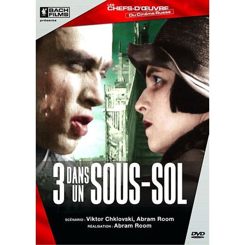 Trois Dans Un Sous-Sol