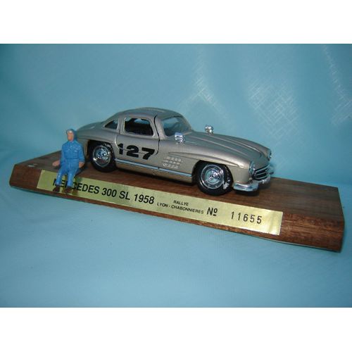 Mercedes 300 Sl 1958 " Rallye Lyon - Chabonnières " Avec Figurine Et Socle En Bois-Solido