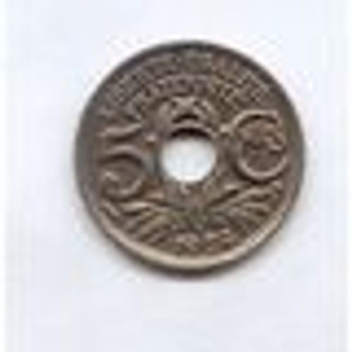5 Centimes Troués Zinc De 1924.Tbe.