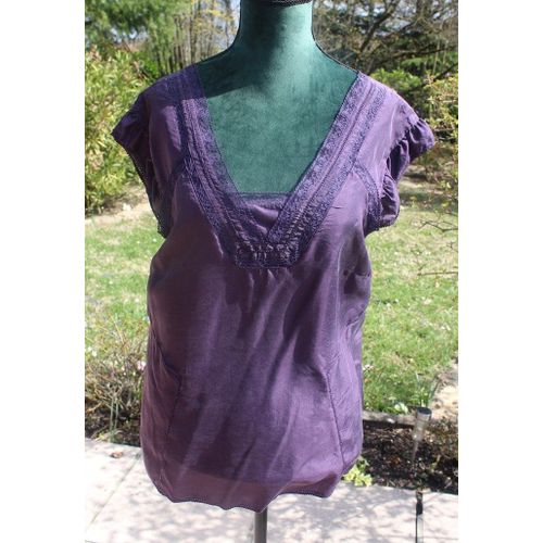 Petite Blouse Neuve En Soie Violine Version Originale À La Jolie Encolure V Rehaussèe De Dentelles.Taille Étiquetèe:40 .
