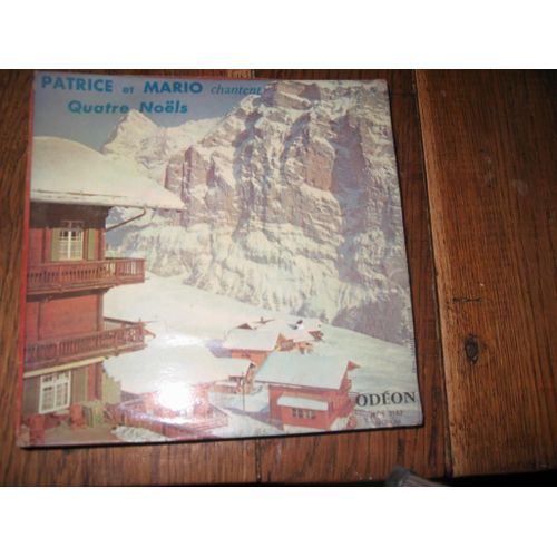 Chante  Quatre  Noels  En Mer  De  Paix  Des  Petits  Santons  Blanc