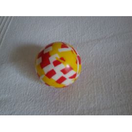 Balle Rebondissante Blanche, Rouge Et Jaune