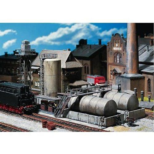 Modélisme Ferroviaire Ho - Entrepôt D'huile Avec Poste À Gaz-Oil Et Grue D'alimentation D'huile-Faller