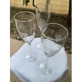 Lot De 3 Flutes À Champagne En Cristal Gravées.
