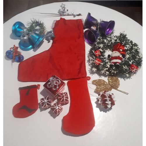 Décorations de noël - boules - chaussons - couronne de porte...
