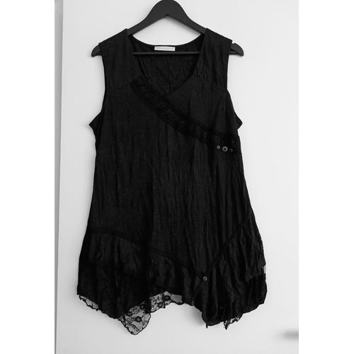 Blouse Froissee Noire A Dentelle Et Lien A Nouer. Sans Manche. Armand Thiery. Taille 4 / 42