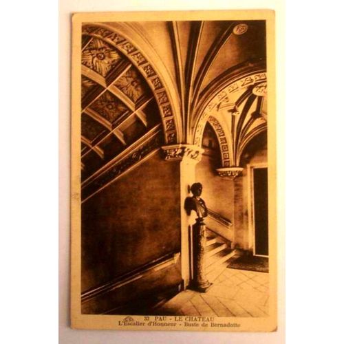 Carte Postale Ancienne Pyrenees Atlantiques Pau Le Chateau L Escalier D Honneur Buste De Bernadotte