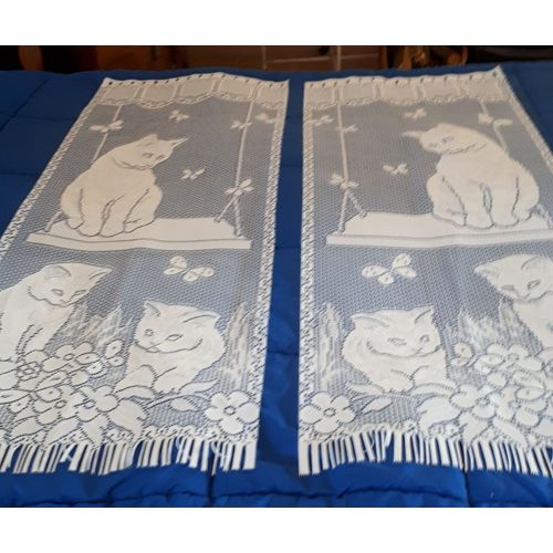 Lot De 2 Paires De Vitrage Droit Motif Décor Chats, Fleurs Et Papillons - Maille Dentelle Blanche 100%Polyester - Oeillets Passe-Tringle - Bas Avec Frange - 43x1m20
