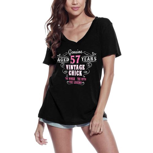 Femme Tee-Shirt Col V - Genuine Aged 57 Years - Legend Vintage Chick 57th - 57 Ans T-Shirt Graphique Idée Cadeau 57e Anniversaire Vintage Année 1967 Nouveauté