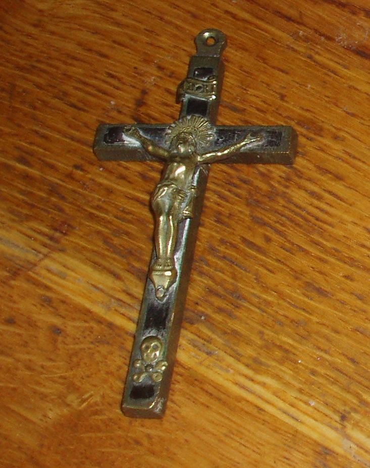 Petit Crucifix Croix Jesus Christ En Laiton Et Incrustation Bois Noirci Ou Ebene Avec Tete De Mort De Pirate Rakuten