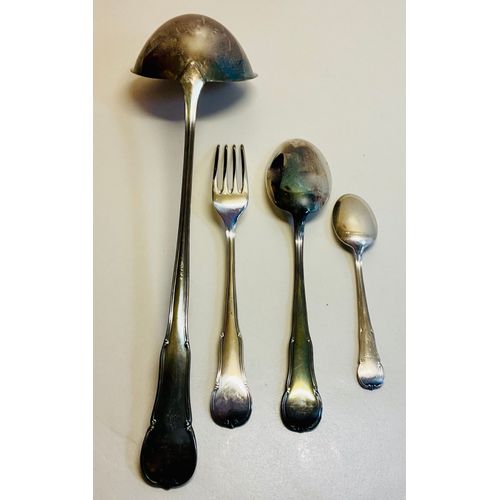 Lot De Couverts Anciens De 37 Pièces En Métal Maillechort Et Placage Argent Wmf 3200 Baroque Achetés À L¿Unité De 1950 À 1960, Sans Coffret