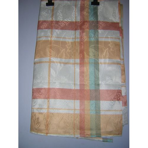 2 Coupons De Tissus Pouvant Servir De Nappes 120 X 150 Cm.