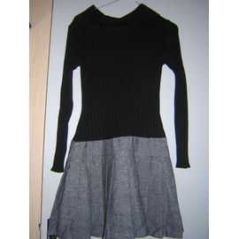Robe 3 Suisses Col Roule Taille 38 Polyester 65% Laine 30% Autres Fibres 5%.
