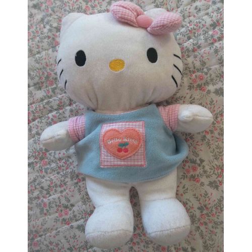 Peluche Doudou Hello Kitty Sanrio 28 Cm Robe Bleue À Coeur Et Cerises Noeud Blanc Et Rose À Petits Carreaux Vichy