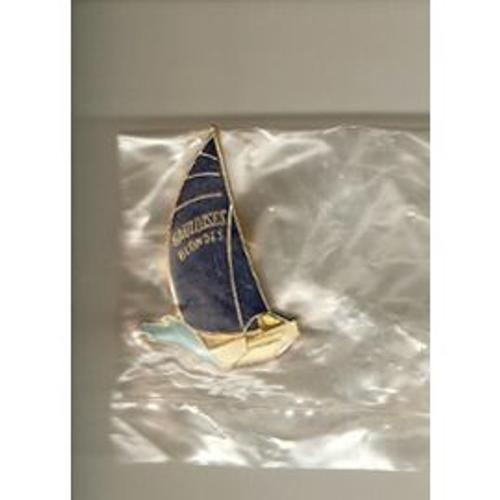 Pin's Gauloises Blondes Bateau