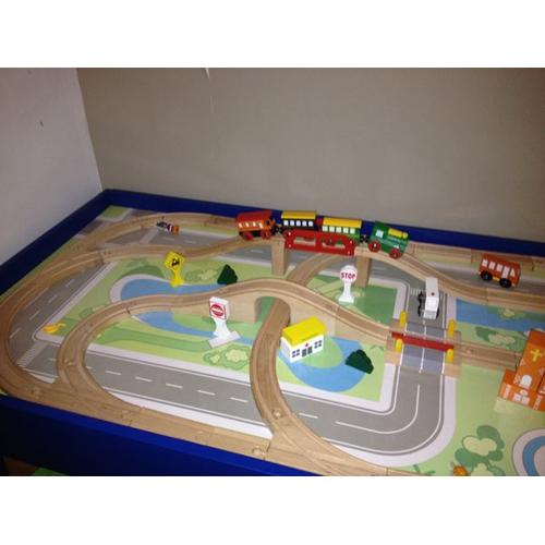 Train et circuit train en bois jeu jouet avec table de présentation