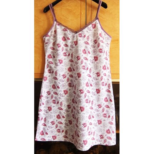 Chemise De Nuit Femme À Bretelles Comme Le Jour
