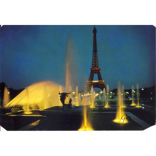 Paris Et Ses Merveilles, La Tour Eiffel (1887-1889) Et Les Jets D'eau Du Trocadéro Illuminés