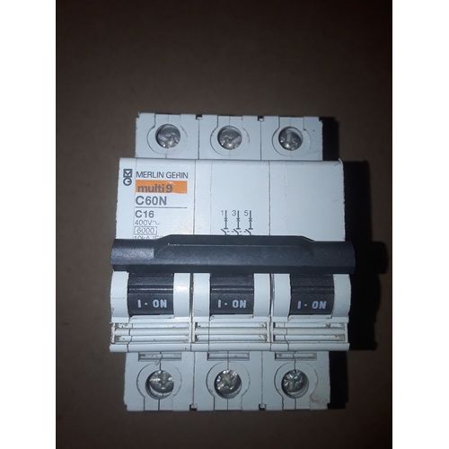 DISJONCTEUR TRIPOLAIRE MG 24215 16A