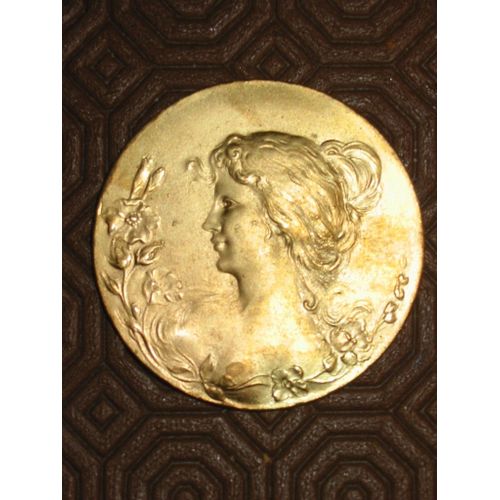 Médaille De Femme