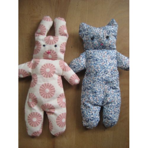 Lot De 2 Doudous Lapin Rose Et Chat Bleu Fantaisies