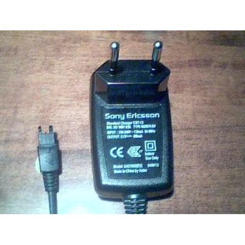 Sony Ericsson Cst-13 - Chargeur De Batteries (Connecteur Pour Téléphone Portable) - Noir - Pour Ericsson A2618, R300, R320, R380, R600, T28, T29; Sony Ericsson K700, P910, T292, Z502