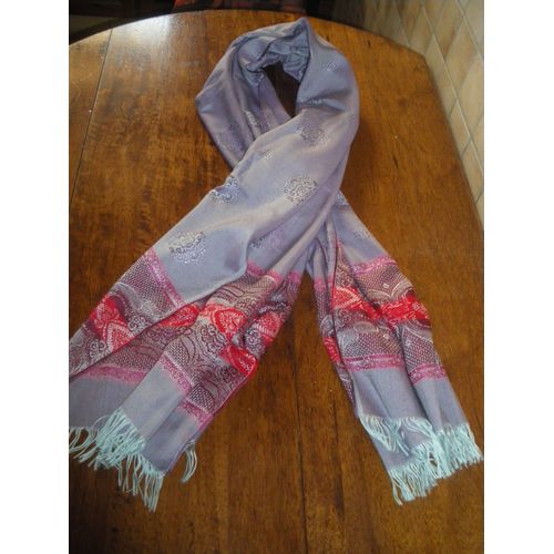 Etole Avec Motifs D'esprit Oriental