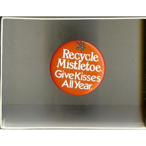 Badge  Recycle Mistletoe Give Kisses All Year Diamètre 3.6 Cm