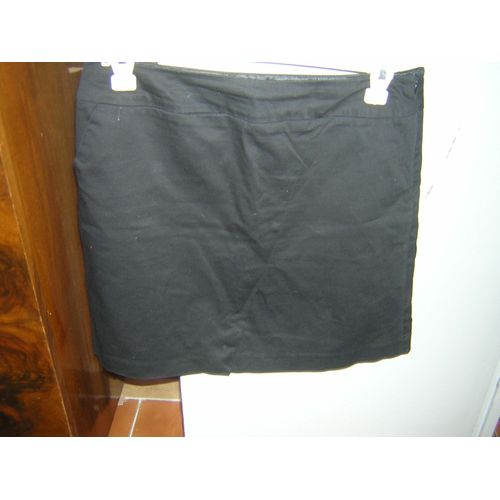 Jupe Etam Taille 42 Coton 97% Elasthanne 3%.