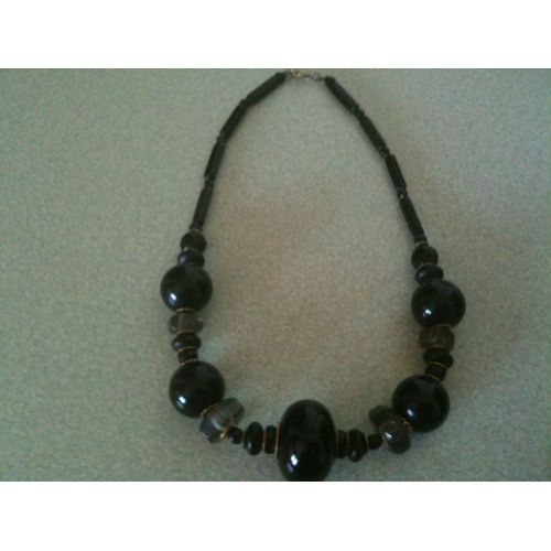 Collier En Perle De Verre Noir Et Gris.
