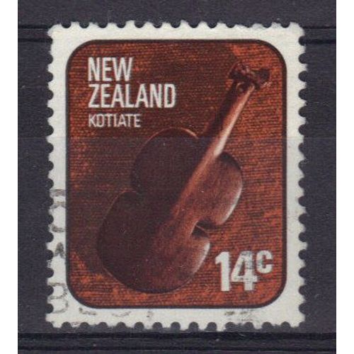 Nouvelle-Zelande 1946 Dominion Britannique : Arme En Forme De Violon - Timbre Oblitéré