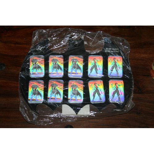 Batman / Bat-Man D.C. Comics Badges 10 Broches Batman Et Le Joker Genre Hologramme Avec Support Carton Logo Chauve-Souris