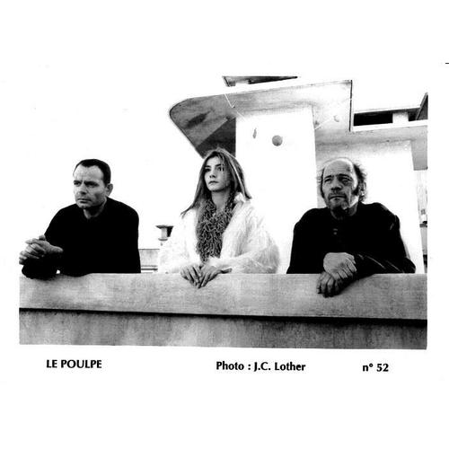 Le Poulpe - Photo De Presse De Cinéma Argentique Noir & Blanc - Format 13x18 Cm - Jean-Pierre Darroussin, Clotilde Courau, Aristide Demonico - Année 1998