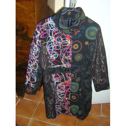 Manteau Taille M 70% Acrylique 30% Laine.