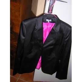 Veste Naf Naf Taille 40 Polyester 96% Elasthanne 4% Doublure 100% Polyester.