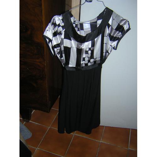 Robe-Tunique Camaïeu Taille 38 Polyester 96% Elasthanne 4%.