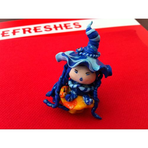Sorcière Bleu Sur Champignon Création Fimo